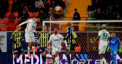 FENERBAHÇE ZİRVEYİ BIRAKMADI
