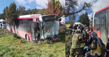 İZMİR’DE BELEDİYE OTOBÜSÜ İLE PANELVAN ÇARPIŞTI: 1 ÖLÜ, 8 YARALI