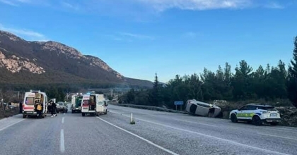 MUĞLA-DENİZLİ KARAYOLUNDA KAZA: 5 YARALI