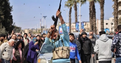 SURİYE'DE SİVİLLER BÖLGEDEN BOŞALTILIYOR