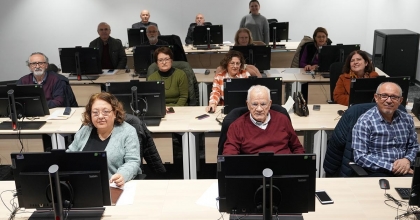 YAŞLILARA DİJİTAL DÜNYA ÖĞRETİLECEK