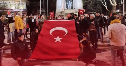 ZAFER PARTİSİ’NDEN BAYRAĞA SAYGI YÜRÜYÜŞÜ