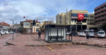 TAVŞANLI’DA AKILLI DURAKLAR MONTAJLANIYOR