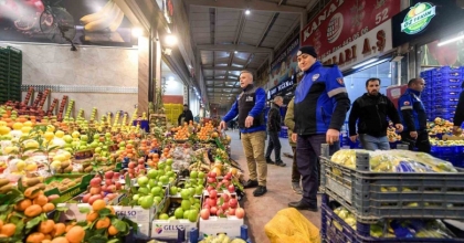 İZMİR SU ÜRÜNLERİ HALİ 51 BİN TONLA REKOR KIRDI