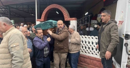 İZMİR’DE SU DOLU ALT GEÇİTTE HAYATINI KAYBEDEN SÜRÜCÜ SON YOLCULUĞUNA UĞURLANDI