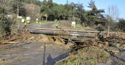 SALİHLİ’DE SEL FELAKETİ: KÖPRÜ YIKILDI, NEHİR TAŞTI, YOLLAR KAPANDI
