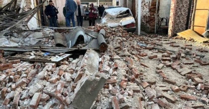 SAĞANAK YAĞIŞ SARIGÖL’DE METRUK BİR BİNAYI YIKTI
