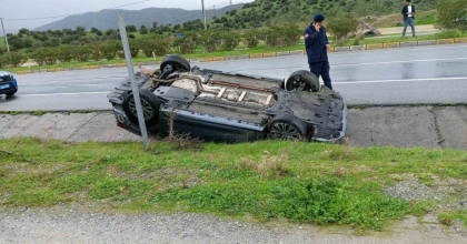 KONTROLDEN ÇIKAN OTOMOBİL TERS DÖNDÜ: 1 YARALI
