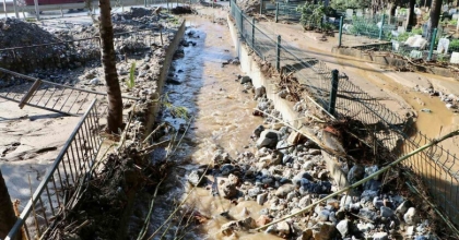 SÖKE’DE BELEDİYE EKİPLERİ DÖRT BİR YANDA MÜCADELE EDİYOR
