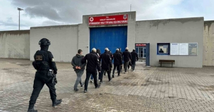 DEAŞ’IN İNTERPOL TARAFINDAN ARANAN SÖZDE 7 YÖNETİCİSİ YAKALANDI