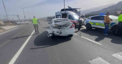 MANİSA’DA İKİ OTOMOBİL ÇARPIŞTI: 2’Sİ ÇOCUK 5 YARALI
