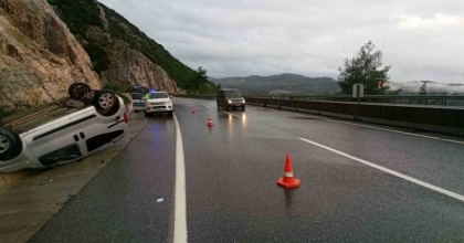 MUĞLA’DA KONTROLDEN ÇIKAN KAMYONET TAKLA ATTI:1 YARALI
