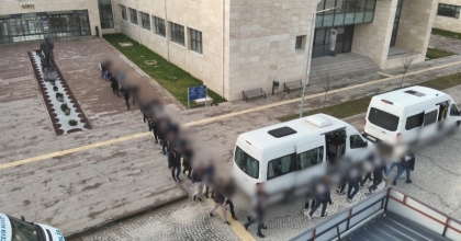 TATİL VAADİYLE DOLANDIRIP DALGA GEÇTİLER
