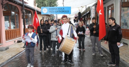 MİNİK DAVULCULAR MAHALLELERİ ŞENLENDİRDİ
