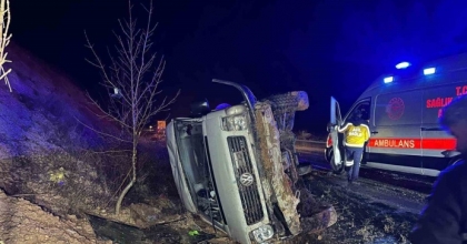 İŞÇİ SERVİSİ ŞARAMPOLE DEVRİLDİ: 17 YARALI
