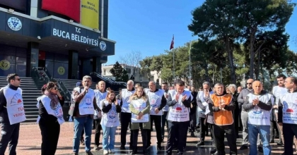 BUCA BELEDİYESİNDE MEMURLARIN ’ALACAK’ EYLEMİ SÜRÜYOR