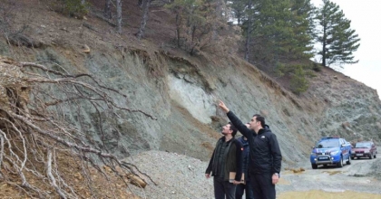 BARAJ GÖLÜNDE ARTAN SU SEVİYESİ ORMAN VE ARAZİ YOLLARINDA HEYELANA NEDEN OLDU
