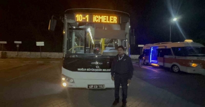 MİNİBÜSTE FENALAŞAN ÖĞRENCİYİ HASTANEYE ŞOFÖR YETİŞTİRDİ