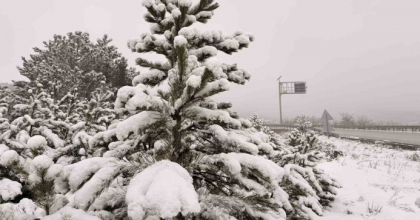 AFYONKARAHİSAR’IN YÜKSEK KESİMLERİNDE KAR YAĞIŞI ETKİLİ OLDU
