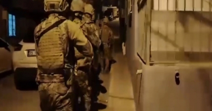 İZMİR’DE SUÇ ÖRGÜTÜ OPERASYONU: 1 MİLYAR TL PARA HAREKETİ TESPİT EDİLDİ