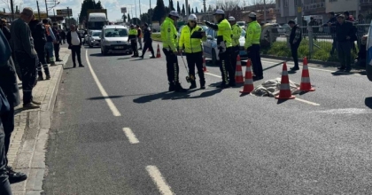 İZMİR’DE OTOMOBİLİN ÇARPTIĞI KADIN HAYATINI KAYBETTİ
