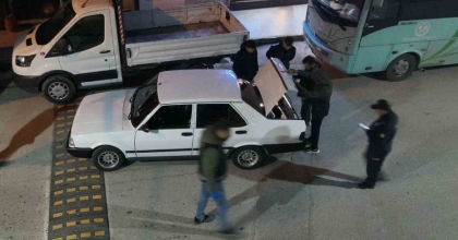 MANİSA’DA ARANAN 6 ŞAHIS YAKALANDI, BİNLERCE HAP ELE GEÇİRİLDİ
