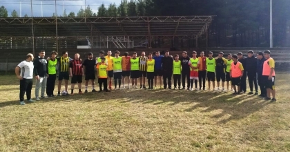 BEYAĞAÇLI VATANDAŞLAR İLE POLİSLER DOSTLUK MAÇI OYNANDI