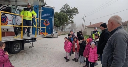 JANDARMADAN ÇOCUKLARA EMNİYET KEMERİ EĞİTİMİ