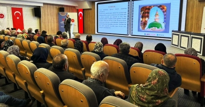 UMRE YOLCULARINA EĞİTİM VERİLDİ