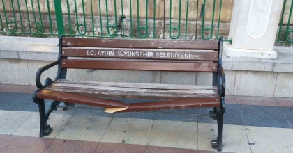 BANKLAR VE SOKAKLAR DUYARSIZ VATANDAŞLARIN HEDEFİ OLDU
