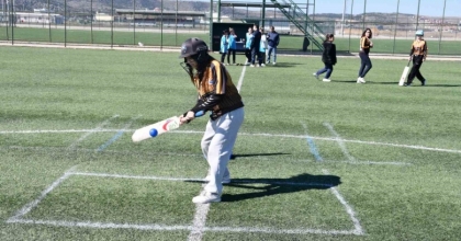 YILDIZLAR KRİKET SAHASINDA PARLADI