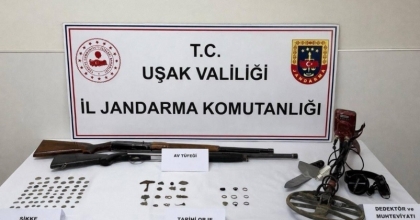 UŞAK’TA TARİHİ ESER KAÇAKÇILARI 63 SİKKEYLE YAKALANDI
