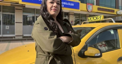 İZMİR’DE TAKSİ DİREKSİYONUNDA KADIN GÜCÜ
