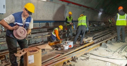 BORNOVA’DA METRO HATTINDA RAYLAR YENİLENİYOR