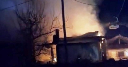 HİSARCIK’TA ÇIKAN YANGINDA EV VE SAMANLIK TAMAMEN YANDI
