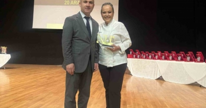 TÜRK MUTFAĞI ŞEFİ ÖZLEM MEKİK ‘YILIN EN İYİ KADIN ŞEFİ’ SEÇİLDİ
