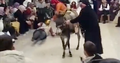 GÖRDES’TE İLGİNÇ ‘DAMAT EĞLENCESİ’
