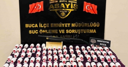 İZMİR’DE 5 BİNE YAKIN UYUŞTURUCU HAP ELE GEÇİRİLDİ
