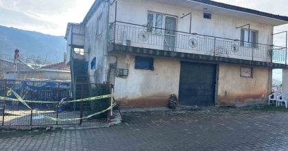 BOŞANMA AŞAMASINDAKİ EŞİNİ VE AİLESİNİ KATLETTİ