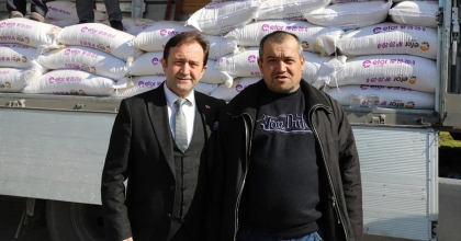 ACIPAYAM’DA 760 ÜRETİCİYE GÜBRE DESTEĞİ