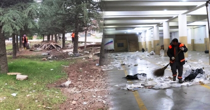 ACIPAYAM’DA PAZAR YERLERİ VE SOKAKLARDA KAPSAMLI TEMİZLİK