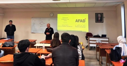 AFAD ŞUBE MÜDÜRÜ ELBEYİ PAÜ ÖĞRENCİLERİYLE BİR ARAYA GELDİ