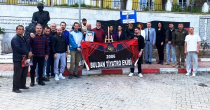 BULDAN TİYATRO EKİBİNDEN GÖRKEMLİ 20. YIL KUTLAMASI