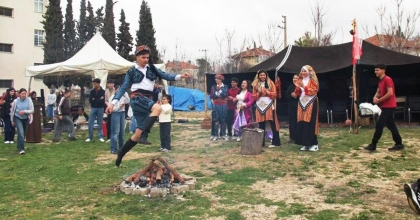 ÇAL'DA RENKLİ NEVRUZ KUTLAMASI