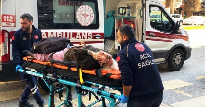 EVDE DÜŞEREK YARALANAN YAŞLI KADININ İMDADINA EKİPLER YETİŞTİ