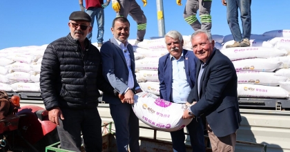 HONAZ’DA ÇİFTÇİLERE GÜBRE DESTEĞİ