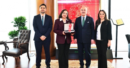 VALİ KÖŞGER SAĞLIK ÇALIŞANINI AĞIRLADI