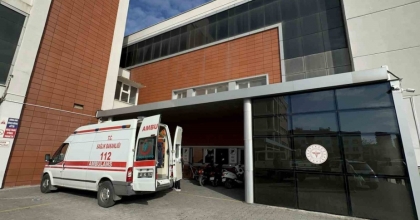 SINIFIN DÜŞEN TAVAN SIVASI 3 ÖĞRENCİYİ YARALADI
