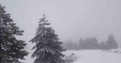 MUĞLA’DA NİSAN SÜRPRİZİ GÖKTEPE DAĞI BEYAZA BÜRÜNDÜ
