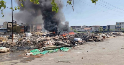 BUCA’DA SANAYİ ATIKLARININ DÖKÜLDÜĞÜ ALANDA YANGIN ÇIKTI
